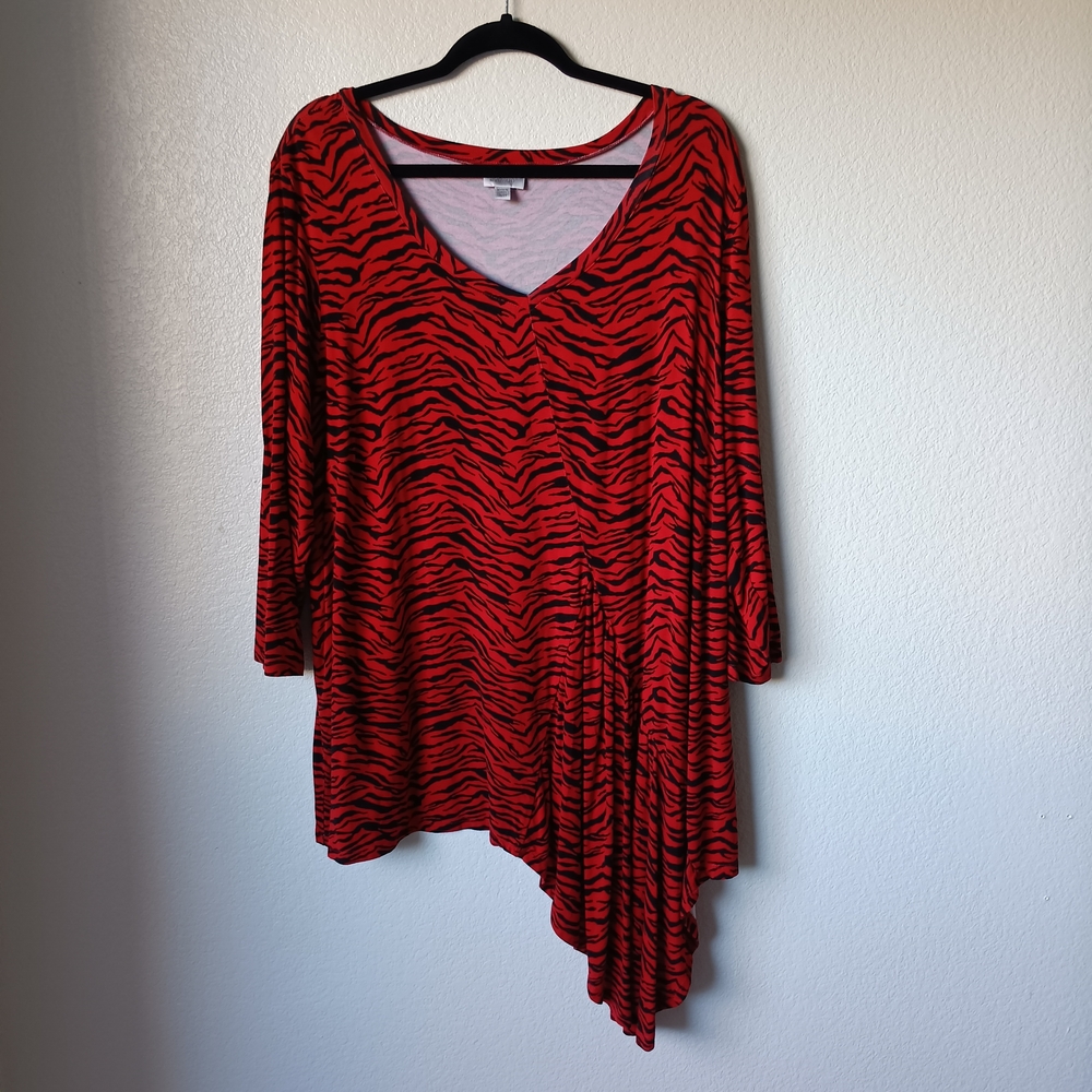 💜3/$25 Avenue 26/28 Red and Black Animal Print Tunic